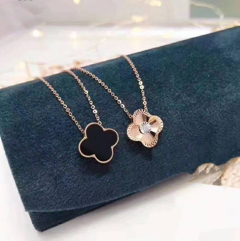 Genuine 18K gold solid diamond clover necklace, stamped Au750, 75% of gold, 18K gold clover diamond pendant of agate, mother of pearl