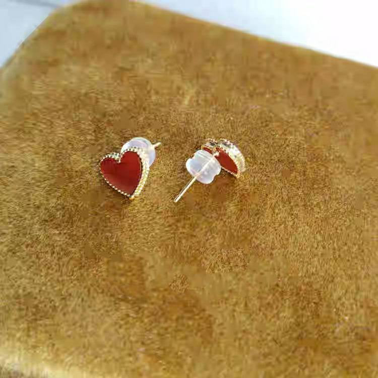 Genuine 18k gold solid heart earring studs. 18K Yellow gold,  Au750 stamped, 75% of gold, agate  heart earring studs