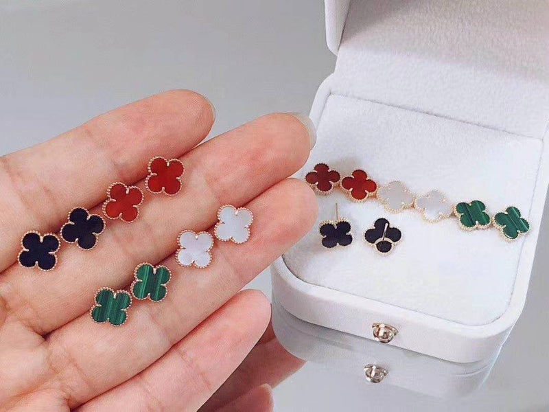 Genuine 18k gold solid clover  earring studs. 18K gold Clover earring, 18K yellow gold, Au750 stamped, 75% of gold, 18K agate, mother of pearl