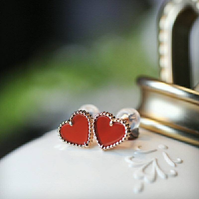 Genuine 18k gold solid heart earring studs. 18K Yellow gold,  Au750 stamped, 75% of gold, agate  heart earring studs