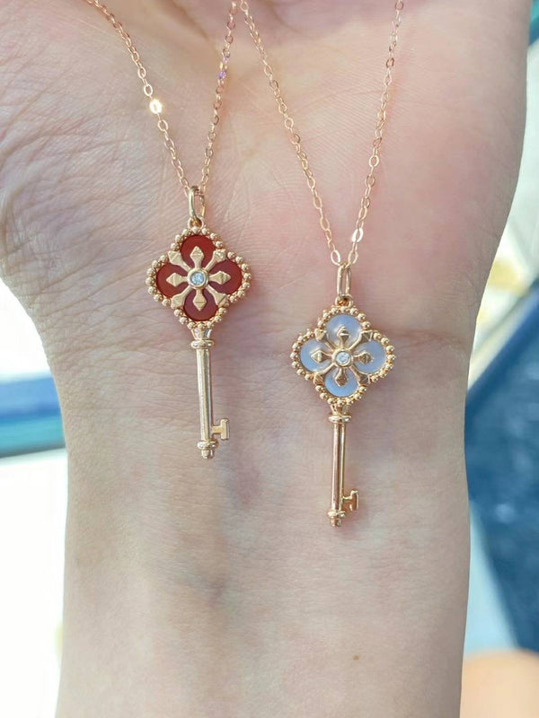 Genuine 18K gold solid diamond clover necklace, stamped Au750, 75% of gold, 18K gold solid insignia pendant, key shaped pendant